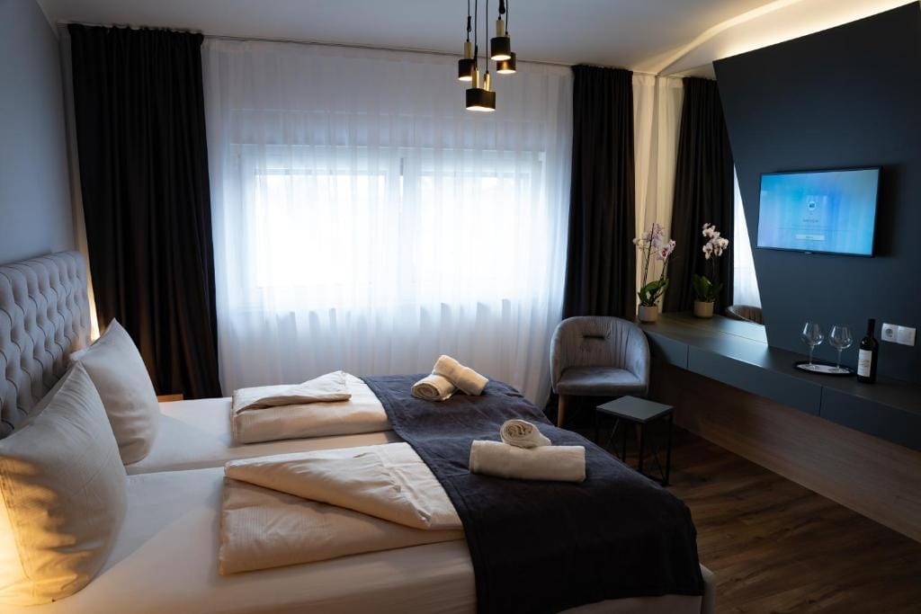 Grand Hotel — 3