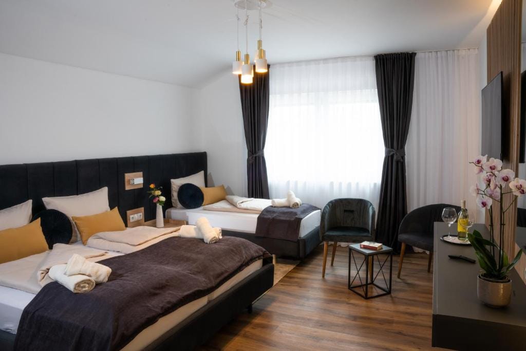 Grand Hotel — 4