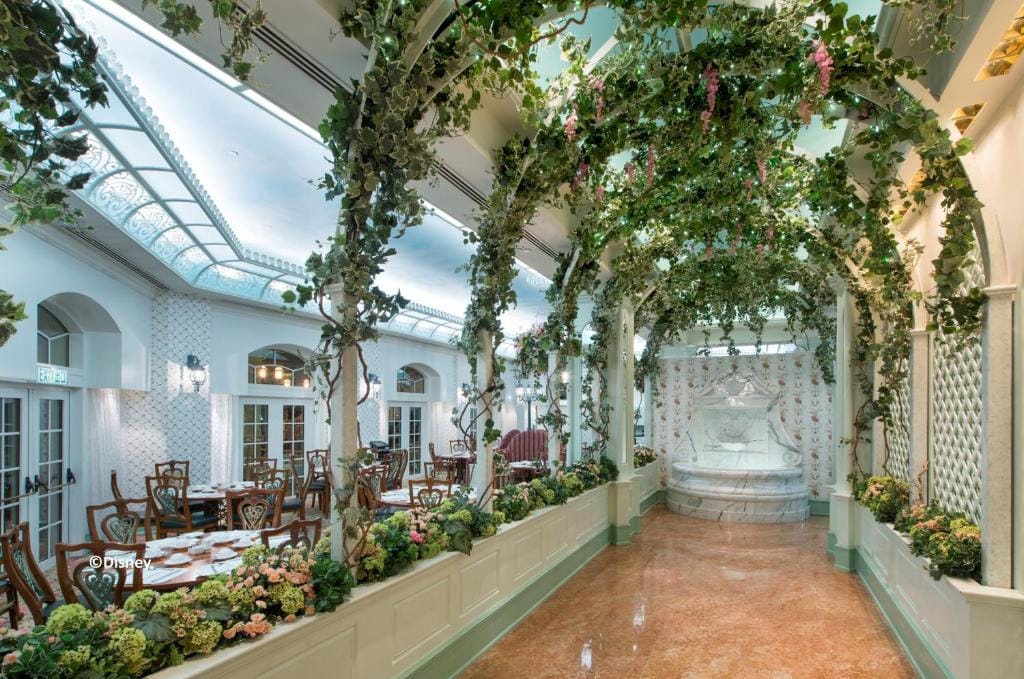 Hong Kong Disneyland Hotel — 3