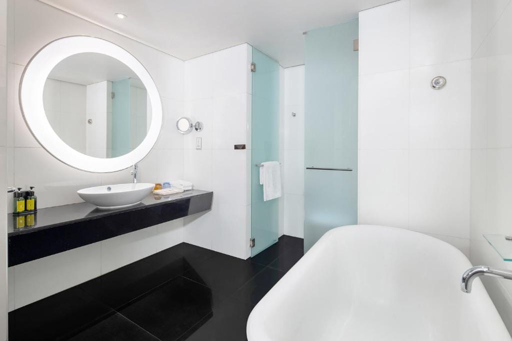 Nina Hotel Tsuen Wan West — 3