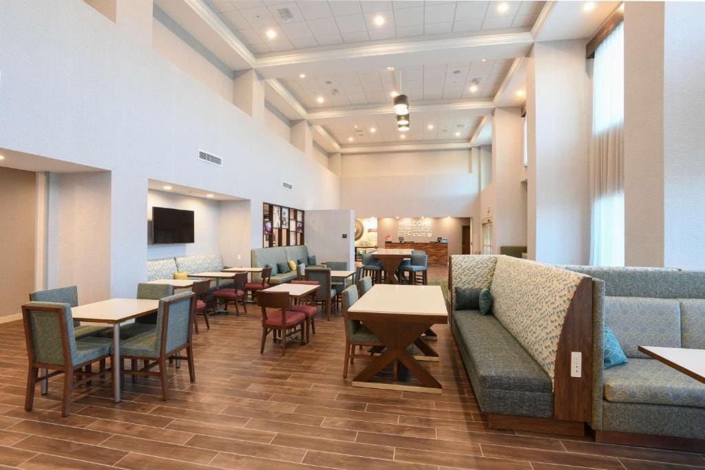 Hampton Inn & Suites Cincinnati Liberty Township — 5