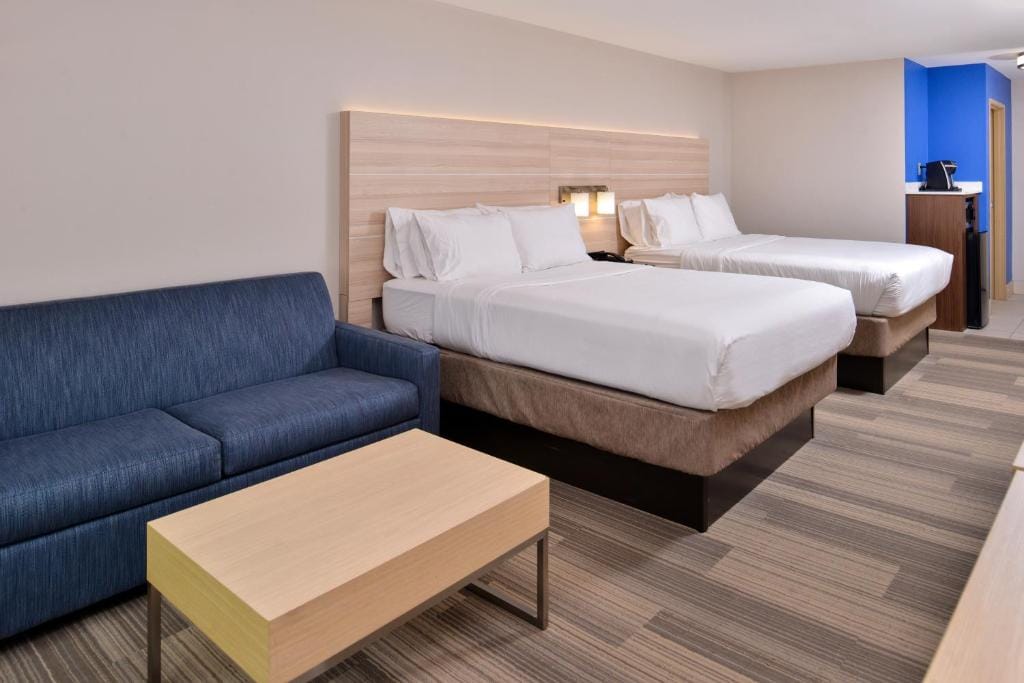 Holiday Inn Express Hotel & Suites Cincinnati - Mason by IHG — 2