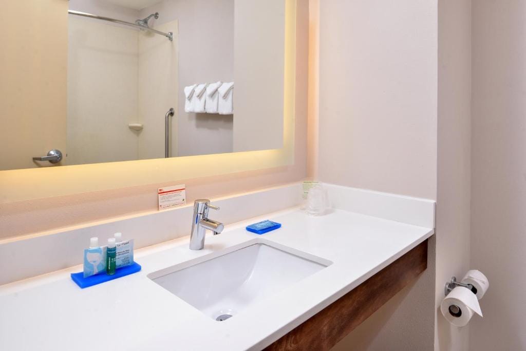 Holiday Inn Express Hotel & Suites Cincinnati - Mason by IHG — 3