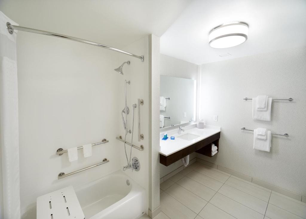 Holiday Inn Express & Suites - Cincinnati North - Liberty Way by IHG — 3