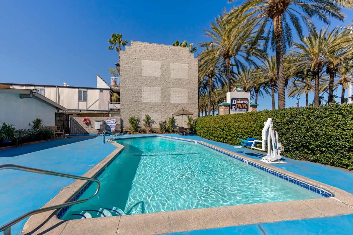 Anaheim Discovery Inn & Suites At The Park — 2