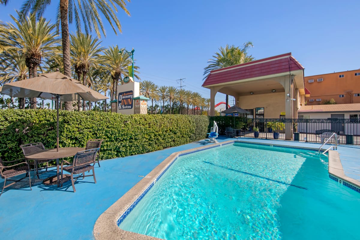 Anaheim Discovery Inn & Suites At The Park — 4