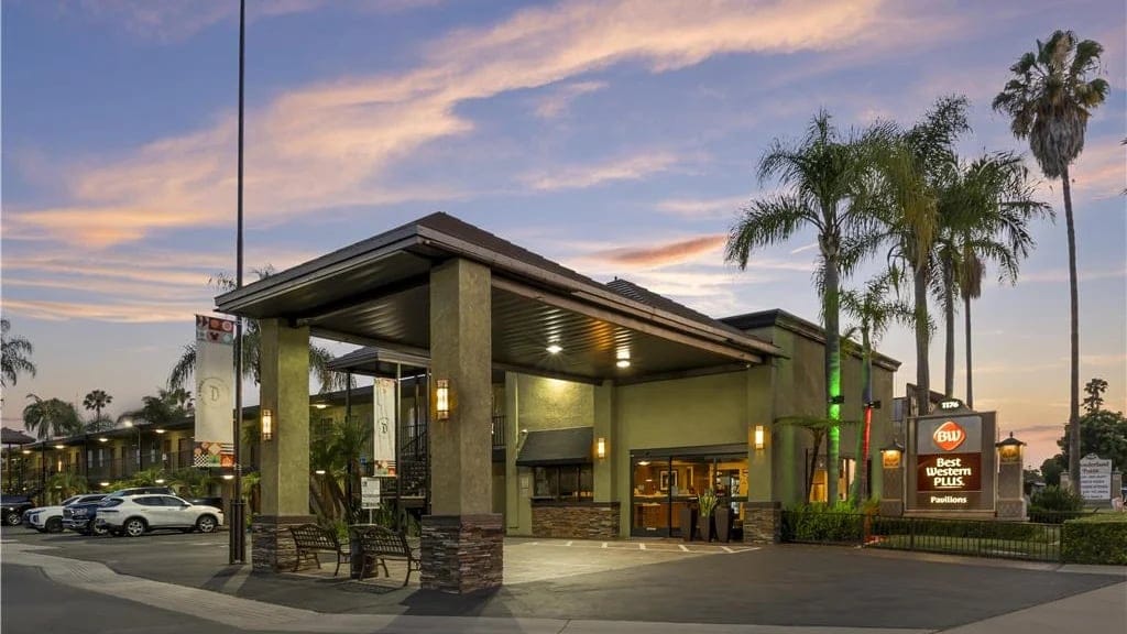 Best Western Plus Pavilions — 3
