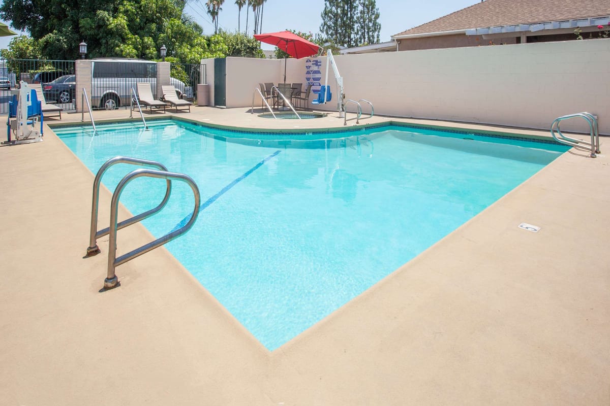 Days Inn by Wyndham Anaheim Near the Park — 5