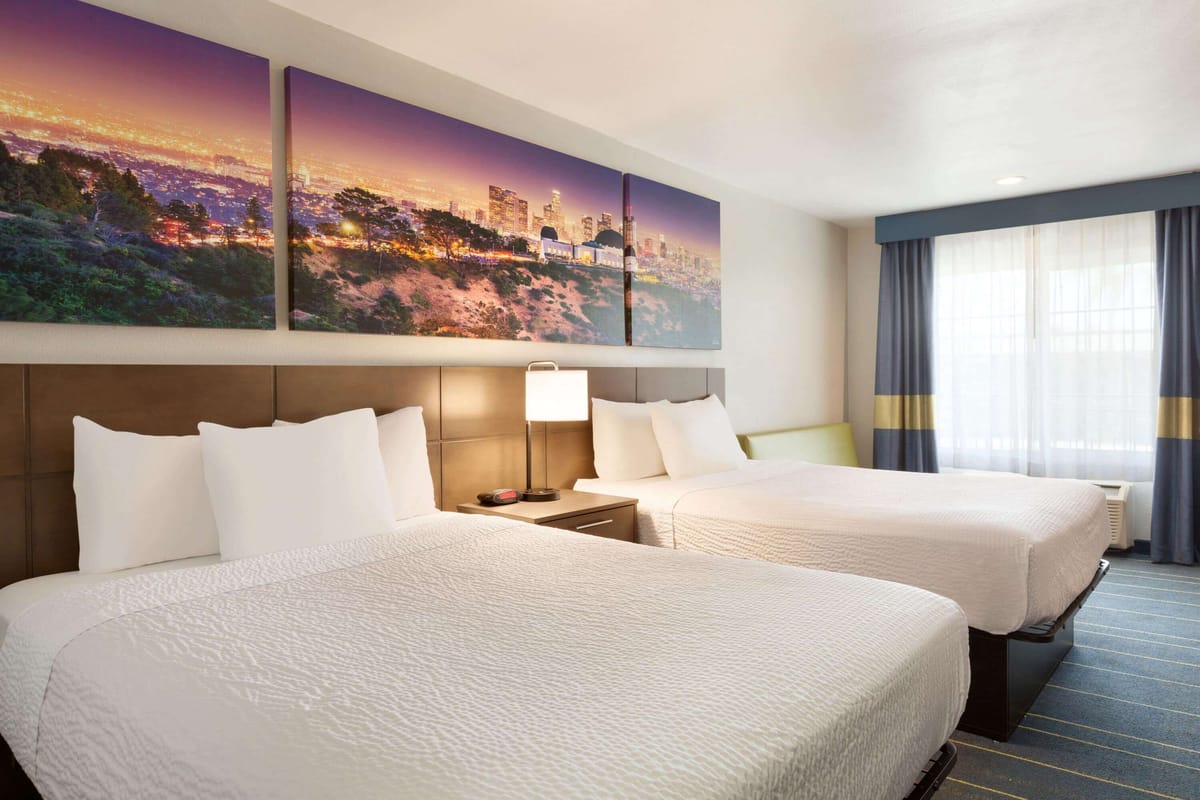 Days Inn & Suites by Wyndham Anaheim At Disneyland Park