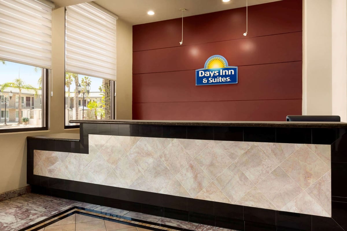 Days Inn & Suites by Wyndham Anaheim At Disneyland Park — 3