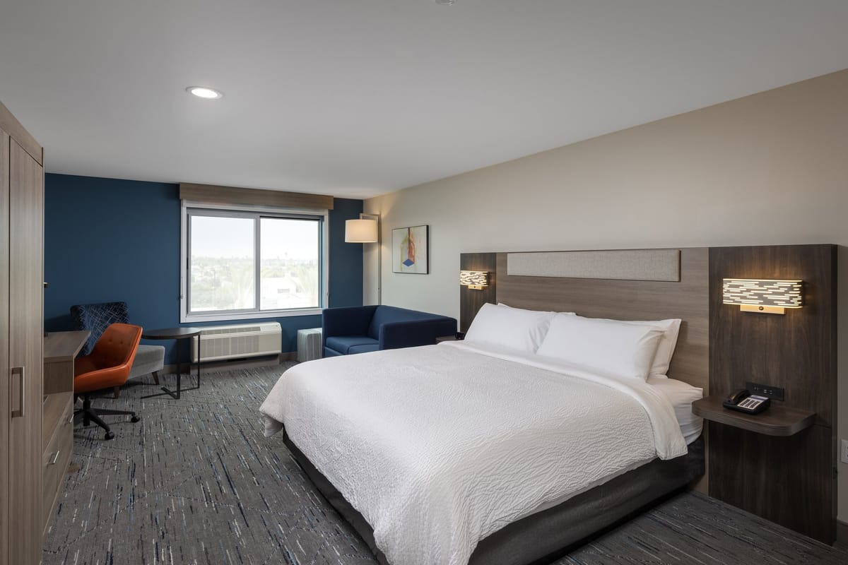 Holiday Inn Express & Suites Hawaiian Gardens by IHG — 4
