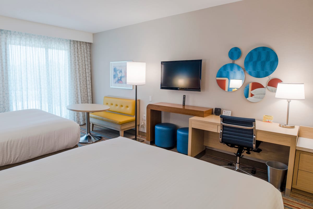Howard Johnson by Wyndham Anaheim Hotel & Water Playground — 4