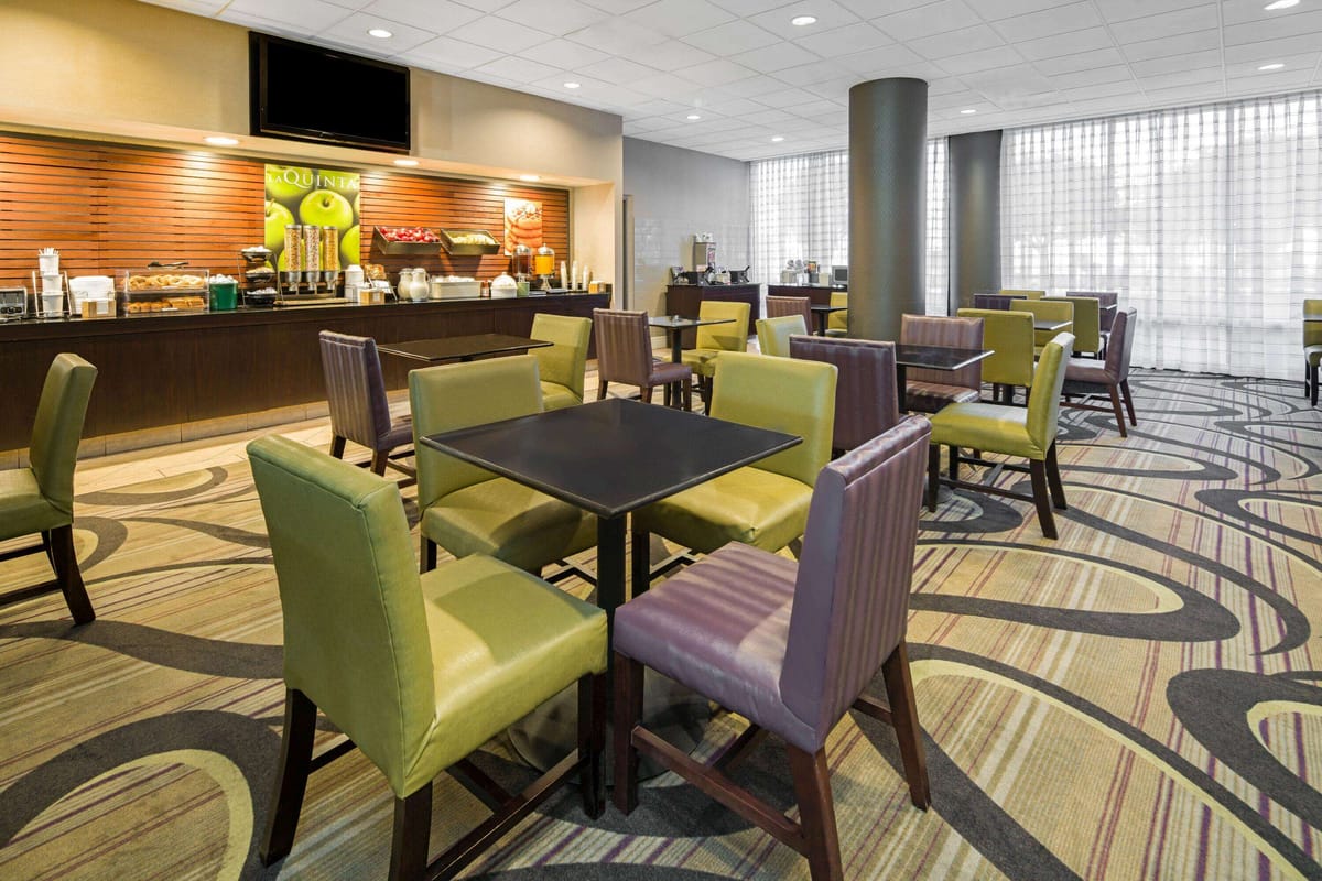 La Quinta Inn & Suites by Wyndham Buena Park — 4