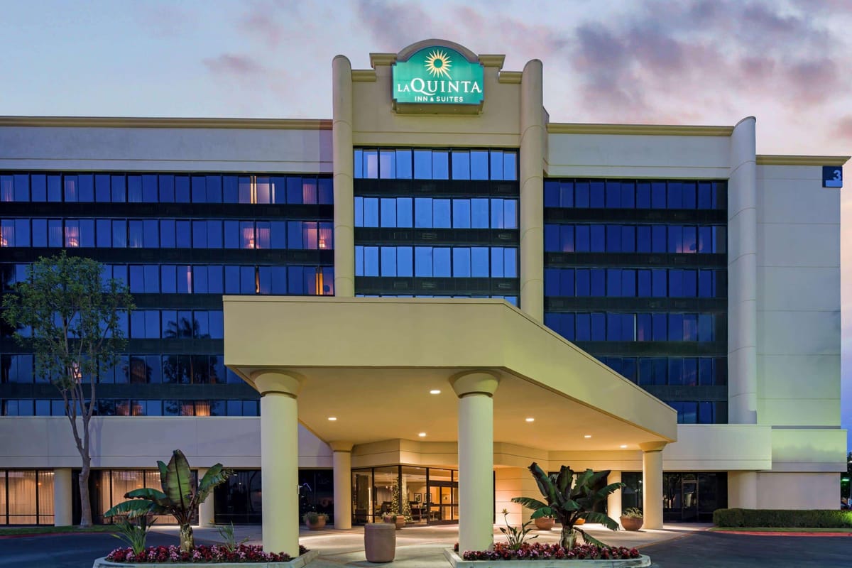 La Quinta Inn & Suites by Wyndham Buena Park — 5