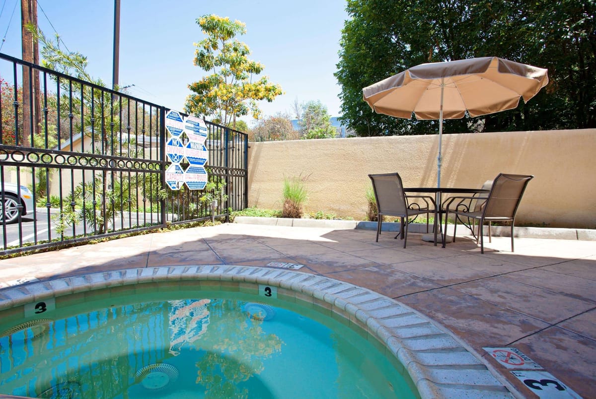 La Quinta Inn & Suites by Wyndham NE Long Beach/Cypress — 3
