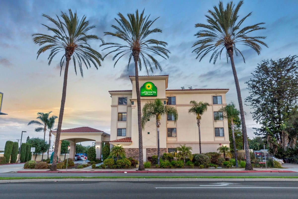 La Quinta Inn & Suites by Wyndham NE Long Beach/Cypress — 4