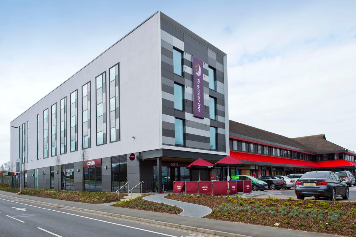 Premier Inn Slough West (Slough Trading Estate) hotel — 4