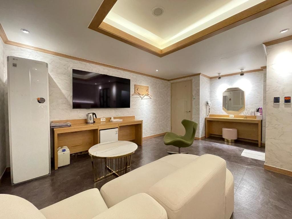 Gallery Motel — 3
