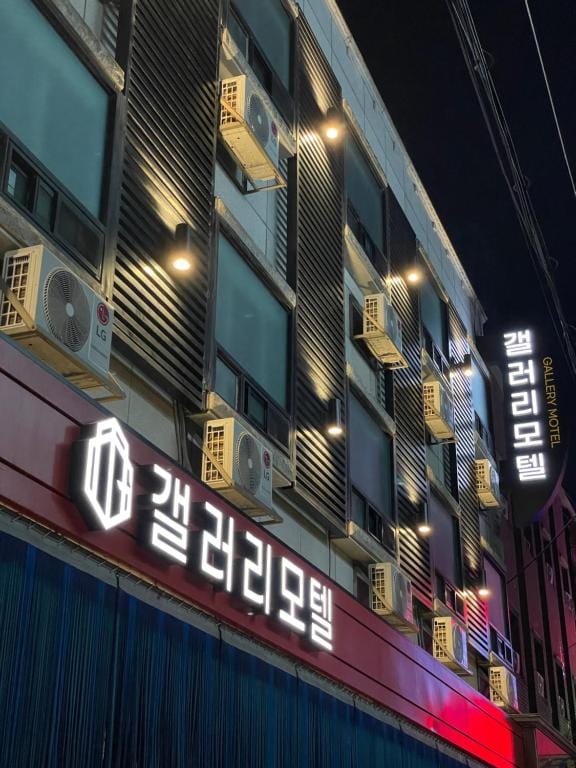 Gallery Motel — 4