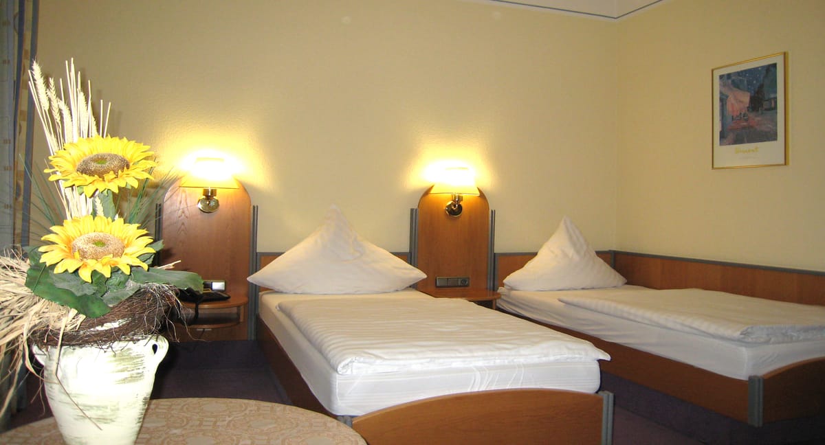 KRONE HOTEL Köln Bonn — 4