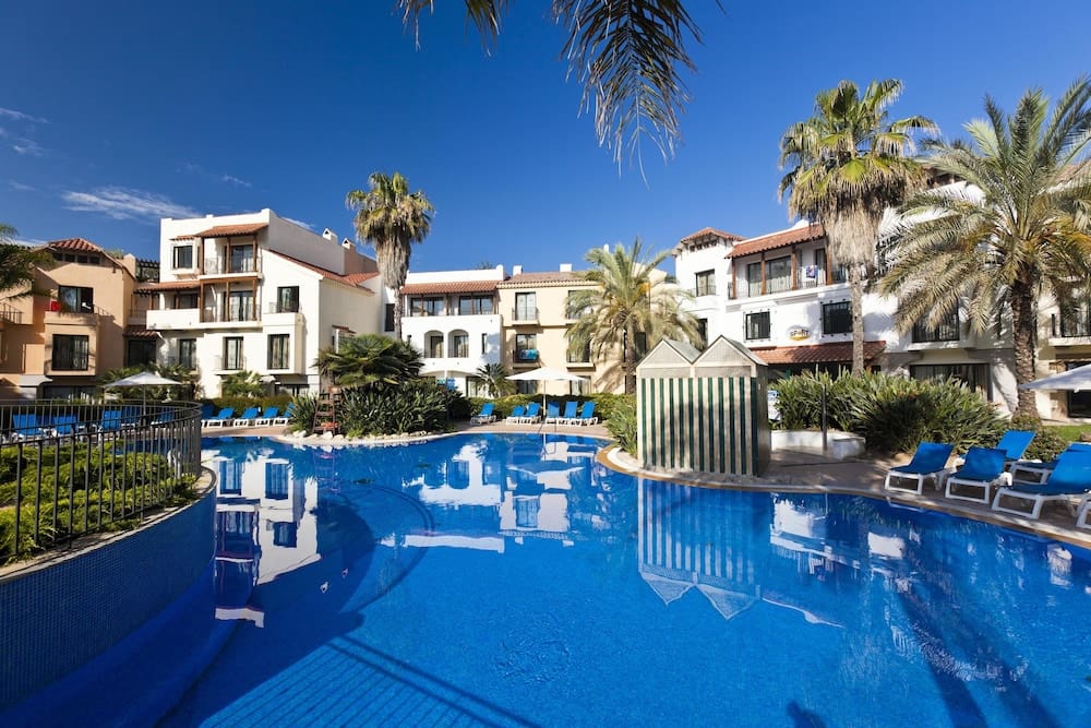 PortAventura Resort - Includes unlimited access to PortAventura Park & 1 access to Ferrari Land — 4