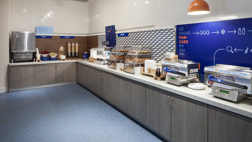 Holiday Inn Express & Suites Orlando at Seaworld by IHG — 3