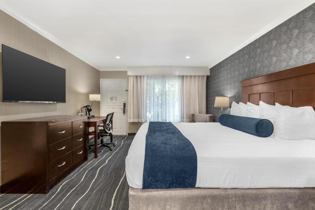 Best Western Plus Carriage Inn — 2