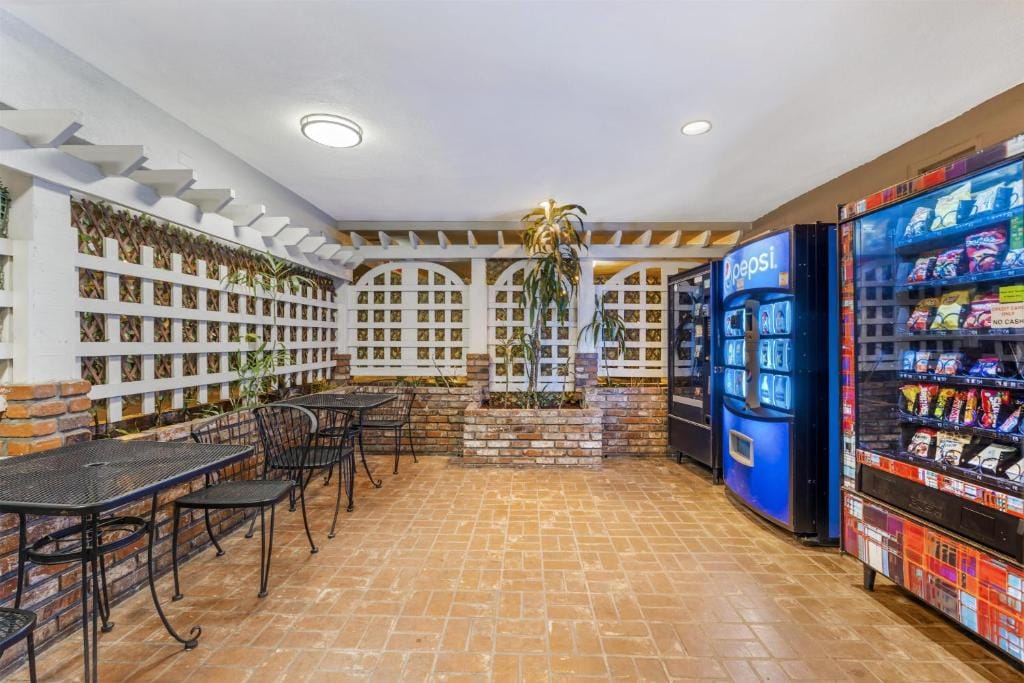 Best Western Plus Carriage Inn — 4