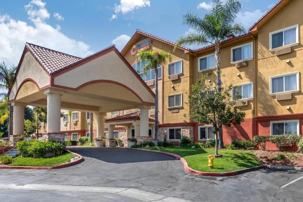 Comfort Suites Near Six Flags Magic Mountain