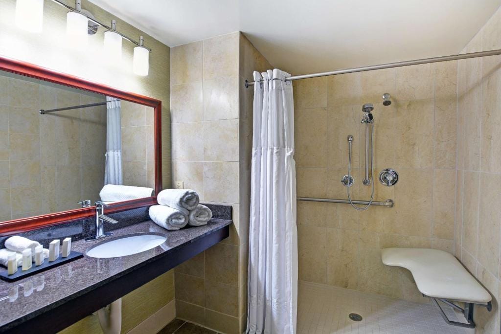 Embassy Suites Valencia — 3