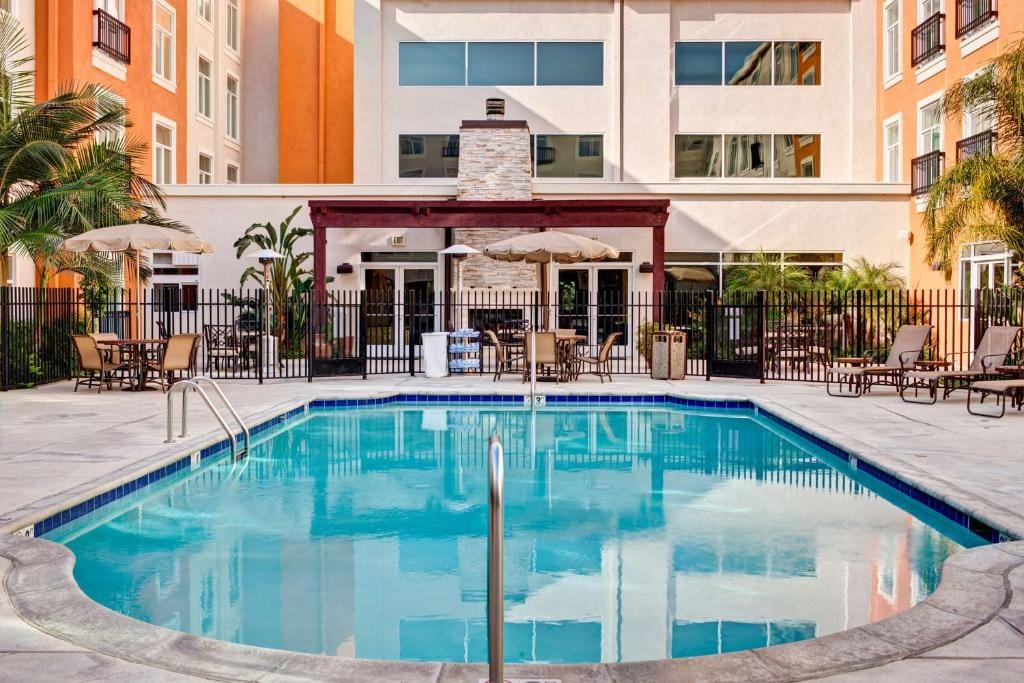 Embassy Suites Valencia — 4