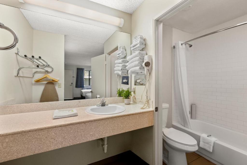 Good Nite Inn Calabasas — 3