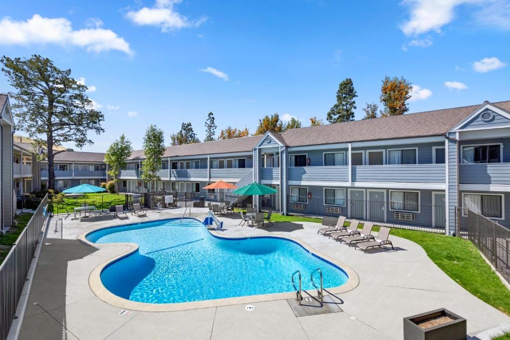 Good Nite Inn Calabasas — 4
