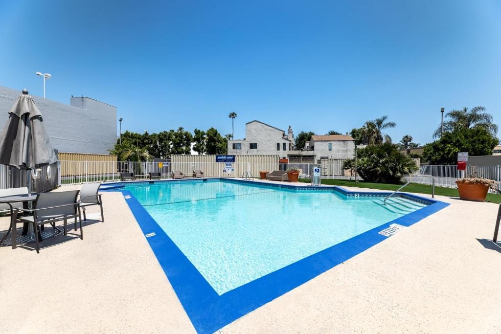 Holiday Inn Express Van Nuys by IHG — 3