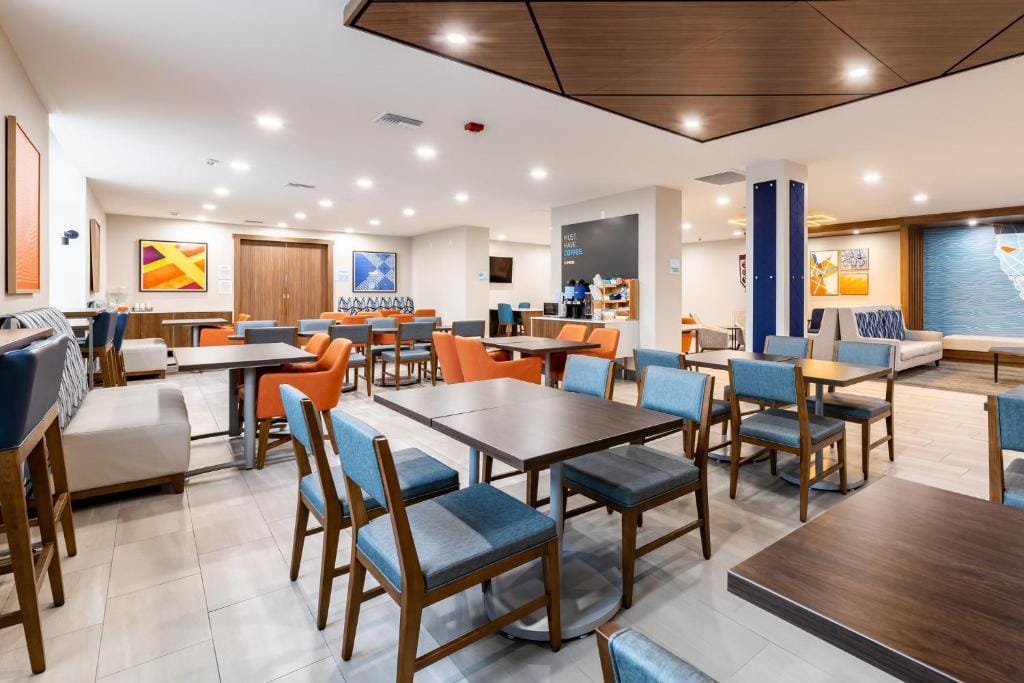 Holiday Inn Express Van Nuys by IHG — 4