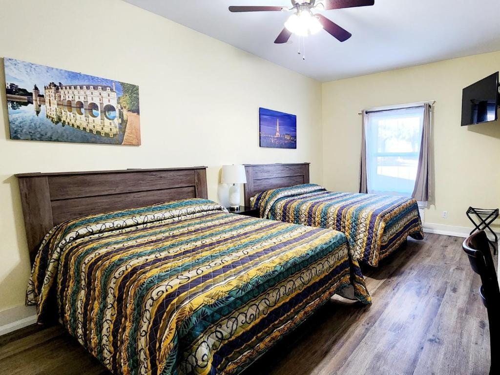 Santa Paula Inn — 2