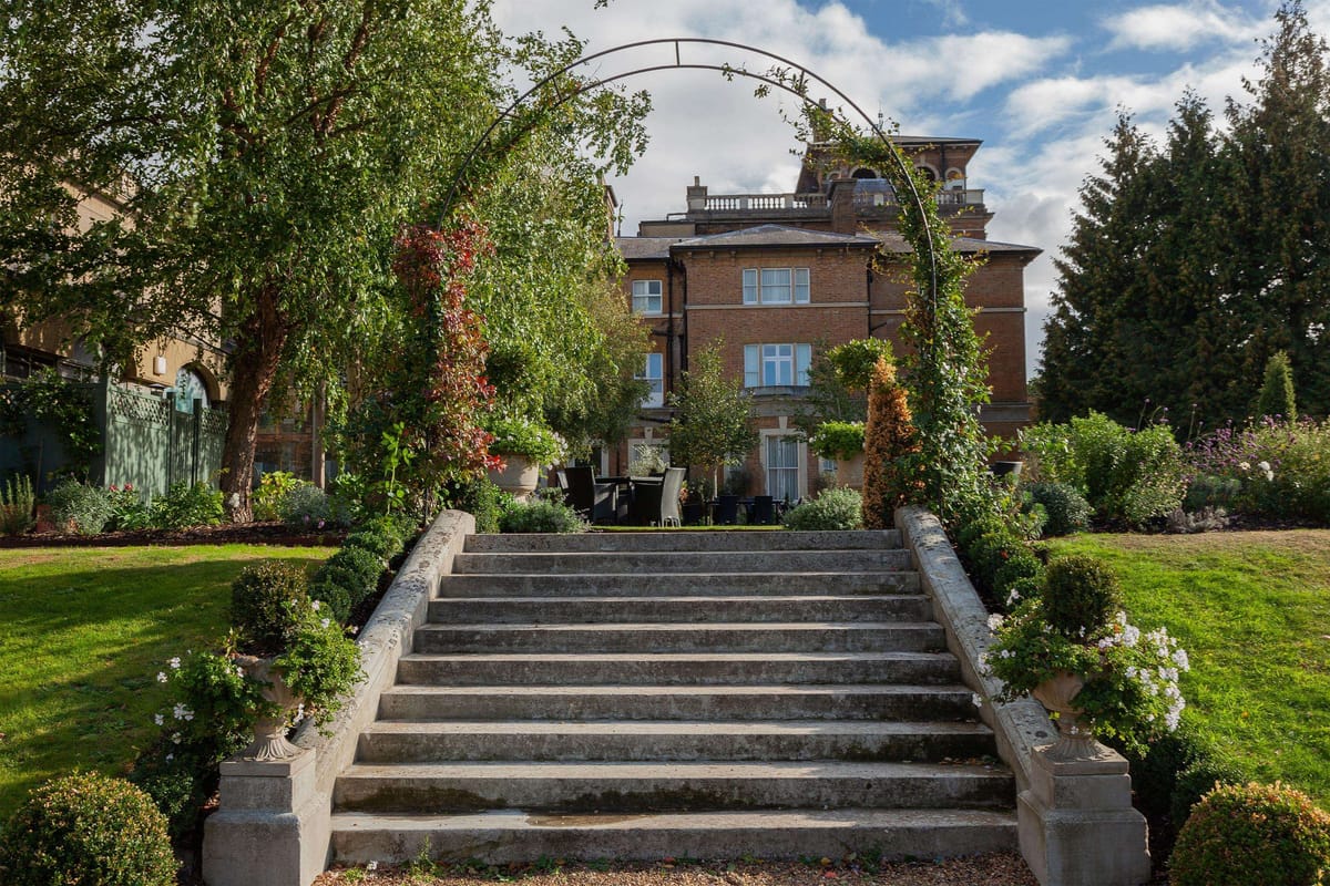 Oatlands Park Hotel — 3