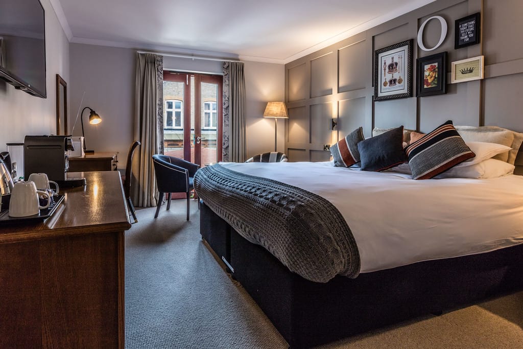 The Crown (Hotel) — 3