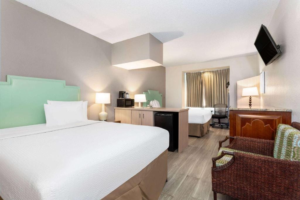 Baymont by Wyndham Orlando-International Dr-Universal Blvd — 4