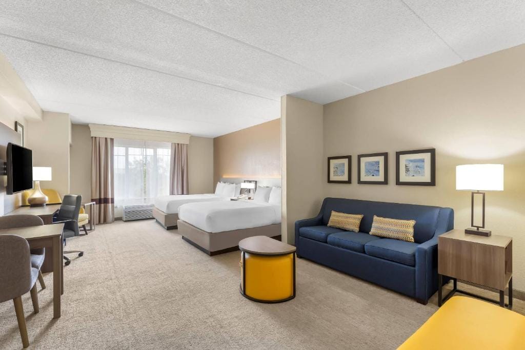 Comfort Suites Near Universal Orlando Resort — 2