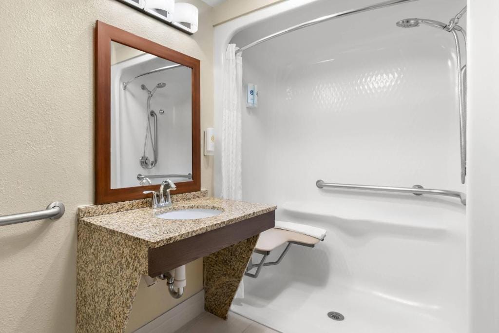 Comfort Suites Near Universal Orlando Resort — 3