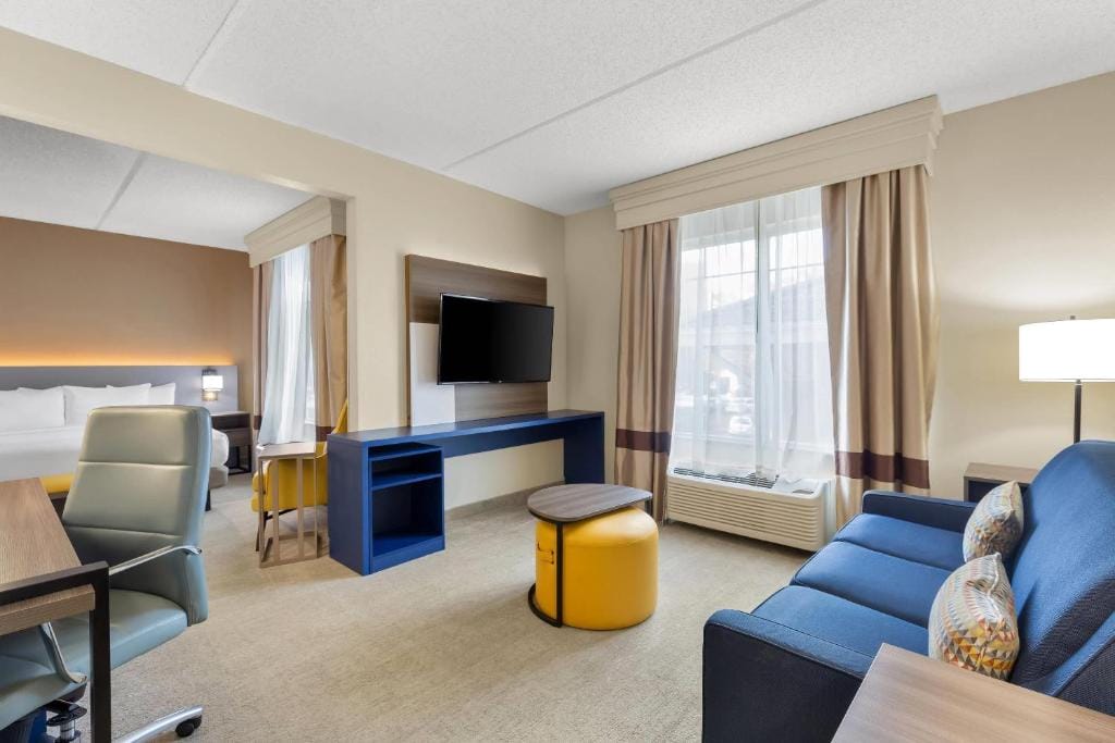 Comfort Suites Near Universal Orlando Resort — 5