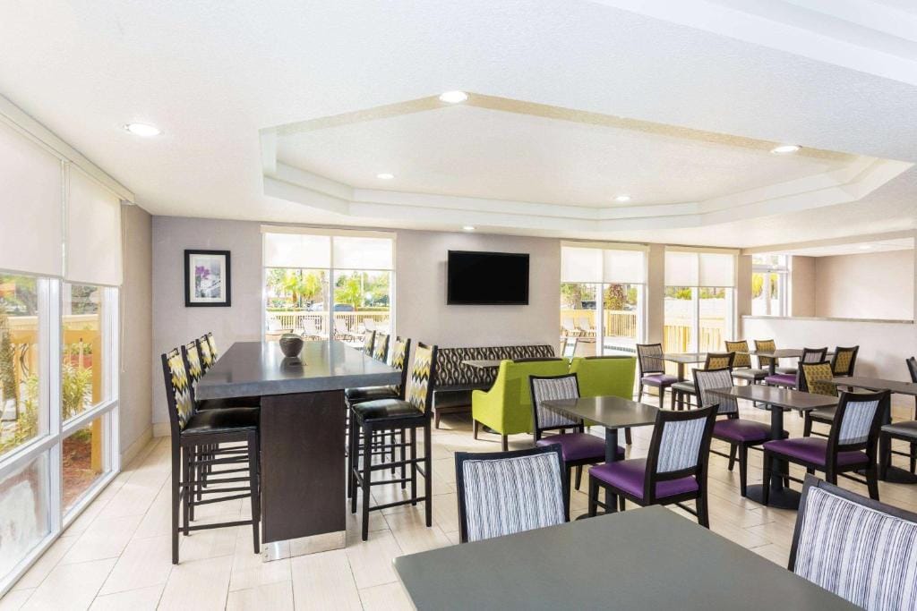 La Quinta by Wyndham Orlando Universal area - Free Shuttle to Universal — 4