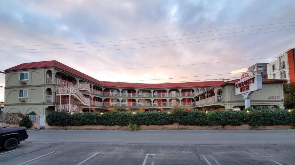 Colony Inn - North Hollywood - Hotel Near Universal Studios — 5