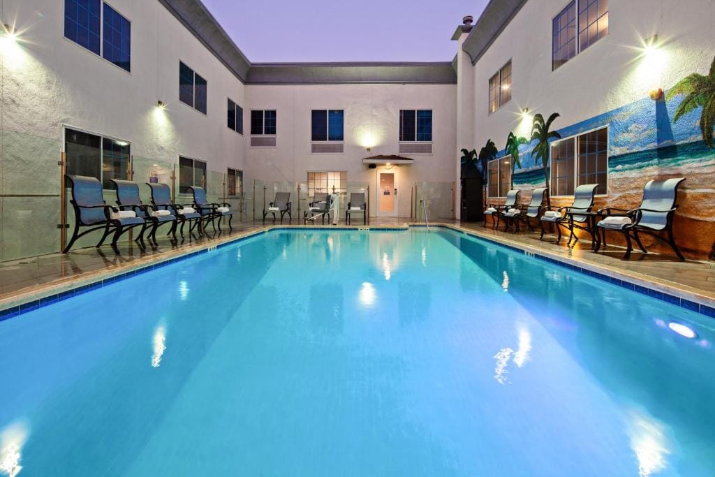 Holiday Inn Express Hollywood Walk of Fame by IHG — 2