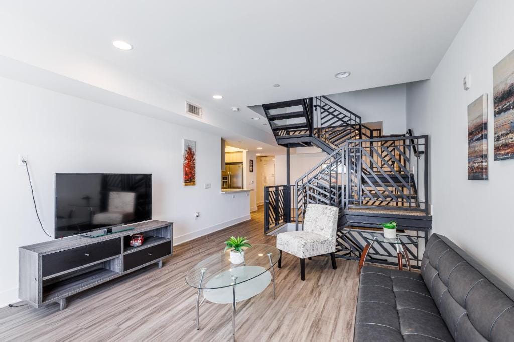 Hollywood Furnished Apartments — 3