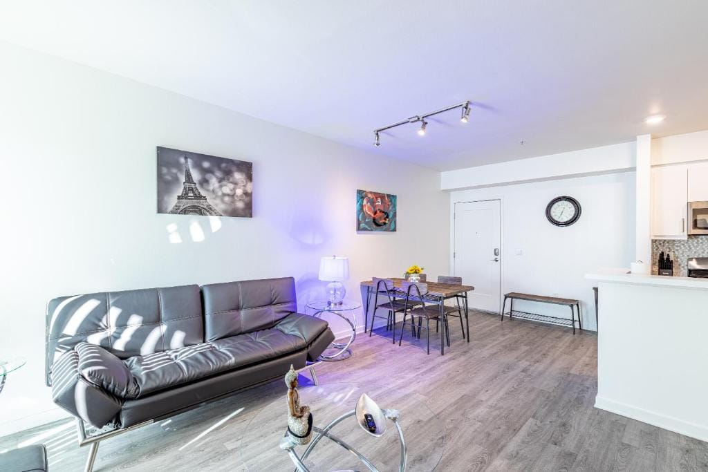 Hollywood Furnished Apartments — 5
