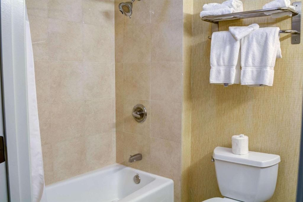 Tilt Hotel Universal-Hollywood, an AGA Collection Hotel — 3